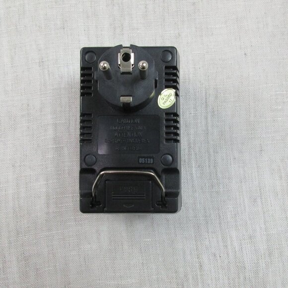 Brookstone Step Down 85W Step Down Transformer Input 220/240V Output 110/120V - Picture 5 of 6